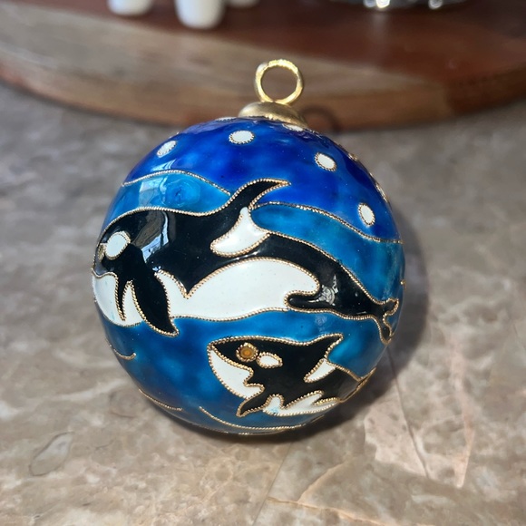 NEW Vintage Cloisonné Unique Treasures Hand Painted Enamel Ornament Orca Whales - Picture 1 of 3